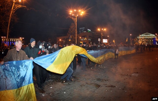Проукраинский митинг в Донецке. 13 марта 2014 года