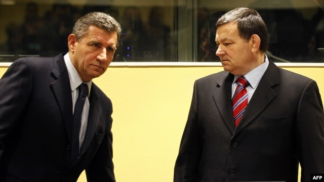 Ante Gotovina i Mladen Markač u sudnici haškog tribunala uoči izricanja presude, 16. studeni 2012.