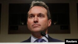 Эрик Фэннинг сенатта өзінің армия министрі қызметіне кандидатурасын талқылау кезінде.