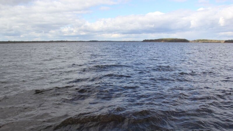 В Карелии из-за шторма на озере утонули 12 человек, из них 11 – дети
