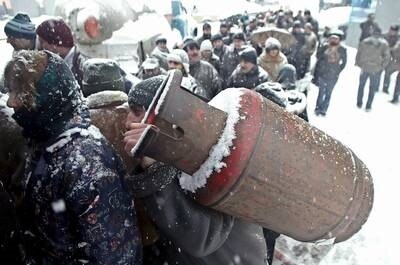 Georgians queue in Tbilisi to fill up gas canisters in late January (epa)