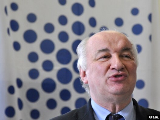 Ibrahim Spahić: Danas imamo mogućnost samo da konstatujemo da smo zemlja mnogih propuštenih prilika. Bojim se da ovo već počinje ličiti na gubljenje jedne prostorne orijentacije - šta smo, gdje smo, kuda idemo?, 07. februar 2010. Foto: Midhat Poturović