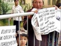 Anti-government protestors in Tashkent (file photo)