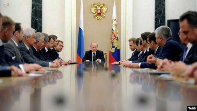 President Vladimir Putin chairs a meeting of newly appointed government ministers on May 21.