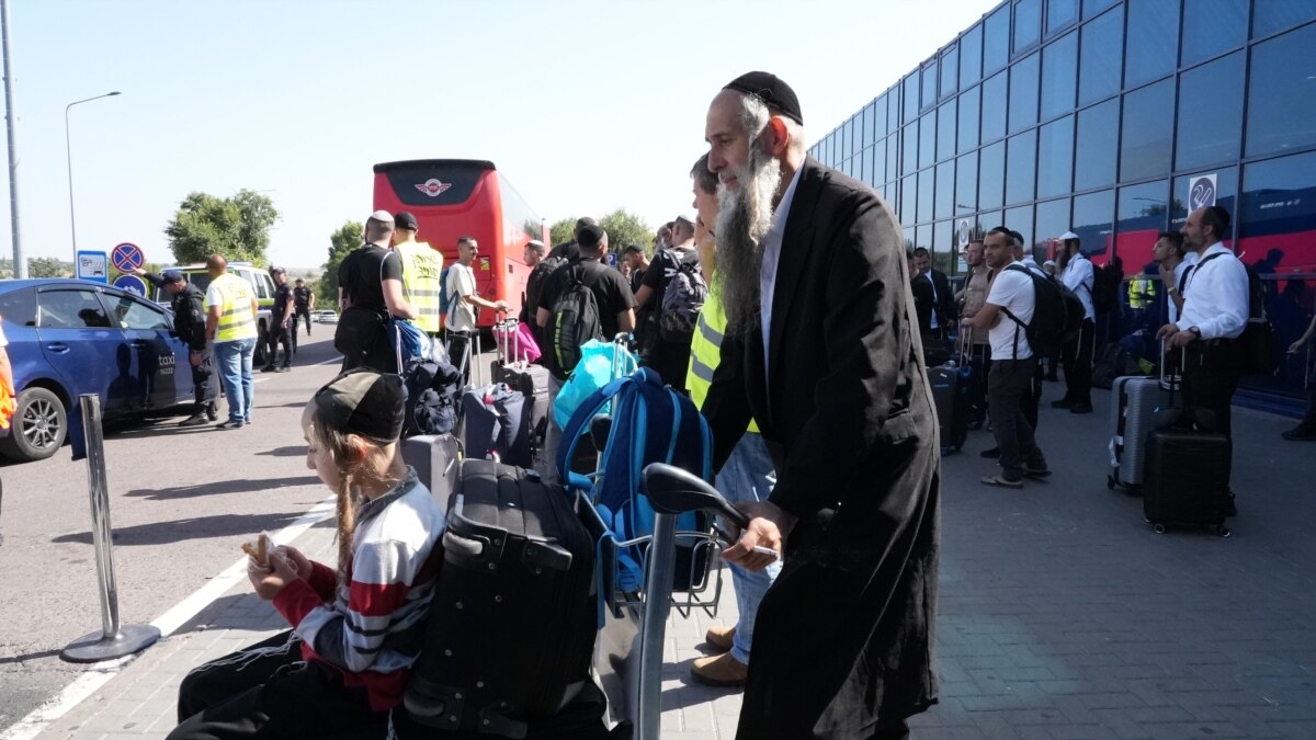 Pelerinaj Al Evreilor Hasidici Pe Aeroportul Din Chi In U