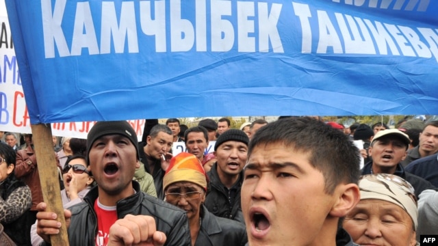 Supporters of the detained Kyrgyz opposition lawmakers protest in front of a court in Bishkek on October 17.