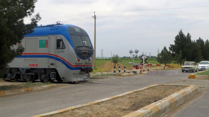Туркменистан резко увеличил транзитные тарифы на проезд грузовиков из Ирана