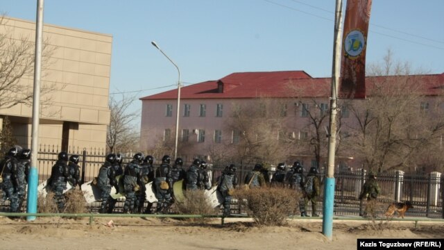 Жаңаөзенге барған арнайы жасақ. 19 желтоқсан 2011 жыл.