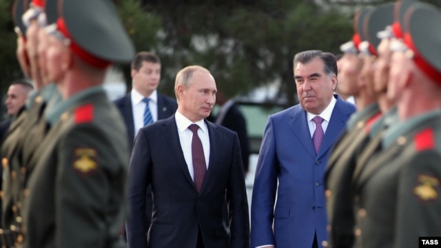 Tajik President Emomali Rahmon and his Russian counterpart Vladimir Putin visit a Russian military base in Dushanbe on October 5. 