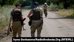 Украиналық әскерилер. Маринка елдімекені, 6 шілде 2016 жыл. (Көрнекі сурет.)