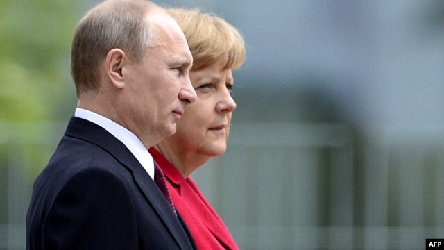 Vladimir Putin dhe Angela Merkel 