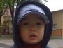 Мальчик Ибрагим Сулейменов, который оказался в Чехии вместе с родителями-беженцами. Фото сделано в лагере беженцев в городе Костелец над Орлици в апреле 2008 года, спустя месяц после того, как врачи обнаружили болезнь в тяжелой форме.