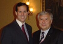 Senator Rick Santorun (L) and Prime Minister Yuriy Yekhanurov (RFE/RL)