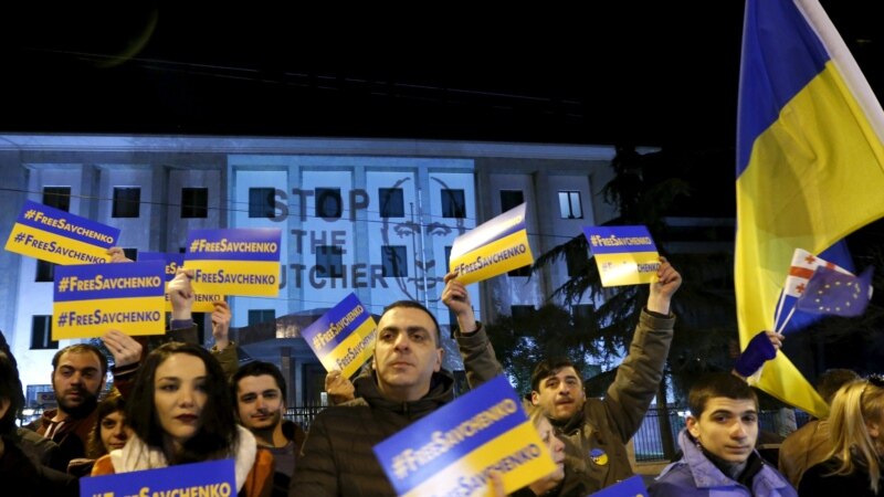 У посольства РФ в Минске прошла акция в поддержку Савченко