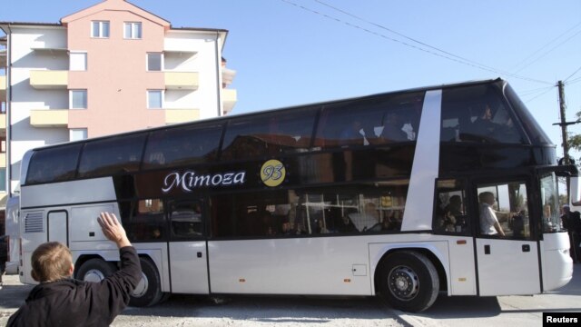 Albanci s juga Srbije odlaze u potrazi za azilom u EU, Preševo, oktobar 2012.