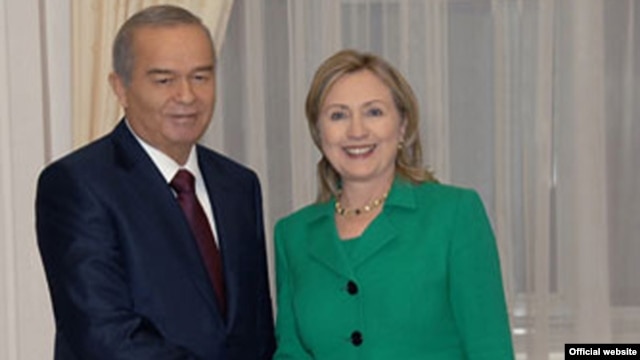 U.S. Secretary of State Hillary Clinton with Uzbek president Islam Karimov in Tashkent