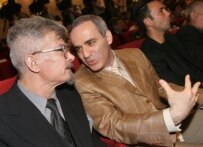 Garry Kasparov (right) and the leader of the National Bolshevik Party, Eduard Limonov (file photo) (ITAR-TASS)