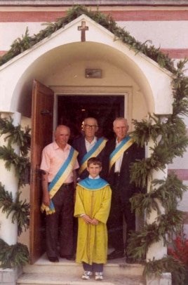 Члени церковного браства української греко-католицької парафії у місті Сірет, Румунія