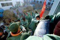 Chinese soldiers in an operation to protect a water filtration plant from the Jilin spillage (file photo) (epa)