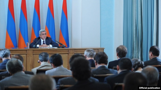 Armenian President Serzh Sarkisian announces the suspension of diplomatic relations with Hungary in Yerevan on August 31, within hours of news of the Azerbaijani pardon.
