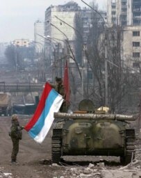 Russian troops in Grozny on February 9, 2000 (epa)