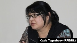 Nakanune.kz сайты редакторы әрі меншік иесі Гузяль Байдалинова сотта отыр. Алматы, 26 желтоқсан 2015 жыл.