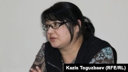 Nakanune.kz сайты редакторы әрі меншік иесі Гузяль Байдалинова сотта отыр. Алматы, 26 желтоқсан 2015 жыл.