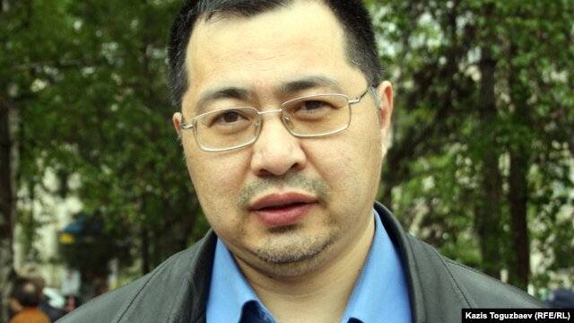 Ермек Нарымбаев түрмеден оралған соң. Алматы, 28 сәуір 2012 жыл.
