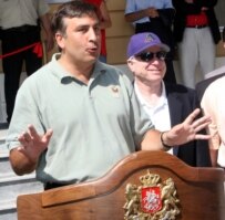 Georgian President Saakashvili (left) with Senator McCain in Mtskheta on August 27 (InterPressNews)