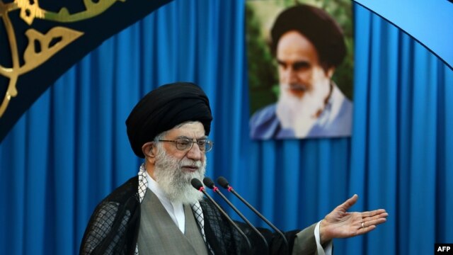 آیت‌الله علی خامنه‌ای نماز عید فطر امسال را در دانشگاه تهران اقامه کرد