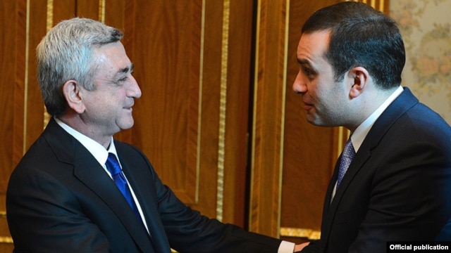 Armenia - President Serzh Sarkisian (L) meets with Georgian Defense Minister Irakli Alasania in Yerevan, 7Mar2013.