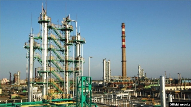 An oil refinery in Ferghana