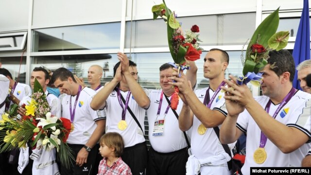 Osvajači zlatne medalje na Paraolimpijskim igrama u Londonu u sjedećoj odbojci dočekani su u Sarajevu, 10. septembar 2012.