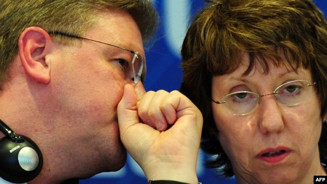 EU foreign policy chief Catherine Ashton (right) and EU Enlargement Commissioner Stefan Fuele (file photo)