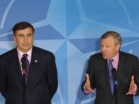 Sheffer (right) with Georgian President Saakashvili in Brussels on February 27 (NATO)