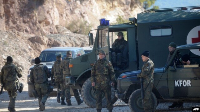 Nemački vojnici KFOR-a u blizini Zubinog Potoka, oktobar 2011.  