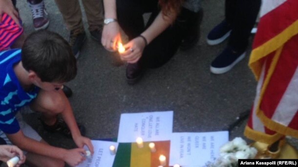 LGBT në Prishtinë përkujton viktimat e Orlandos