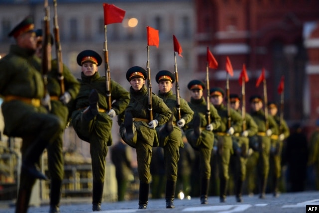 Солдаты на Красной площади