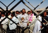 Detainees at Abu Ghraib waiting to be released on June 11 (ITAR-TASS)
