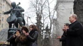 La Moscova la dezvelirea monumentului violoncelistului în prezența premierului Vladimir Putin