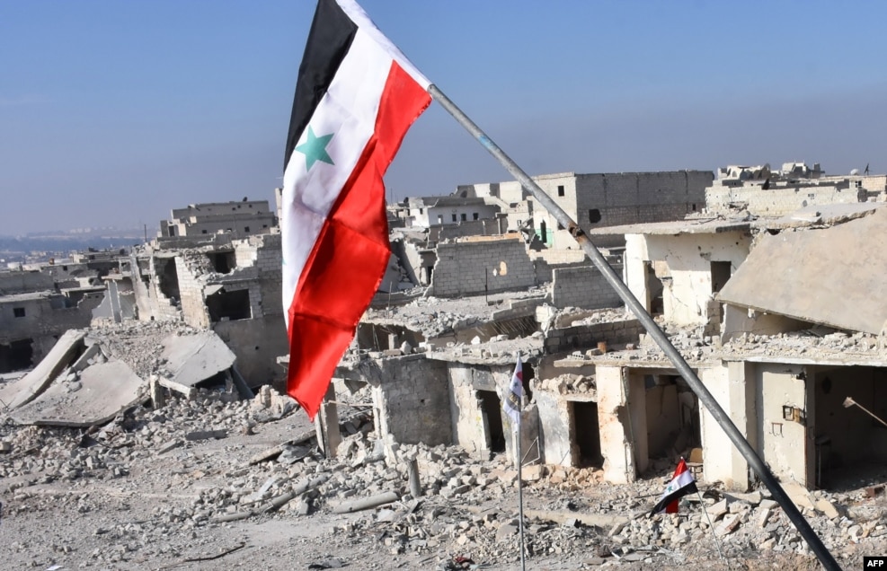 پرچم ملی سوریه در خرابه&zwnj;های منطقه شیخ سعید