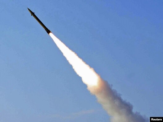 ایران برای نشان دادن آمادگی خود در برابر حمله به تاسیسات هسته ایش بارها دست به مانورهای موشکی و نظامی زده است.