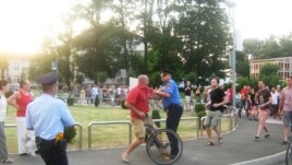 Policija nasrnula na biciklistu, foto: Buka