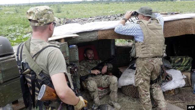 На позиции украинских военных в Луганской области