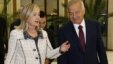 Дар акс: Ҳилларӣ Клинтон, вазири умури хориҷии Амрико бо Ислом Каримов, раисиҷумҳури Узбакистон