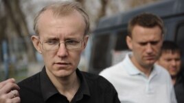 Oleg Shein speaks to supporters at a rally in the southern Russian city of Astrakhan on April 13.