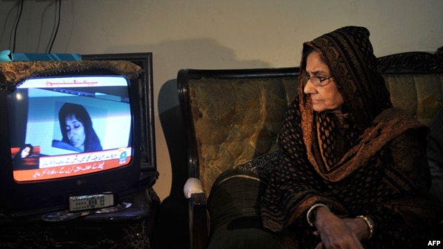 In Karachi, Ismat Siddiqui, the mother of Aafia Siddiqui, watches a news report following the court verdict against her daughter.