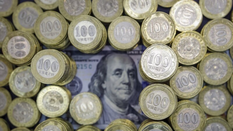 Тенге показывает снижение по отношению к доллару