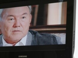 Кадр из фильма «Нурсултан. Большая игра президента». Снимок с экрана телевизора. Астана, 6 июля 2010 года.