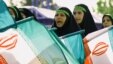 گروهی از زنان بسیجی در رژه روز ارتش